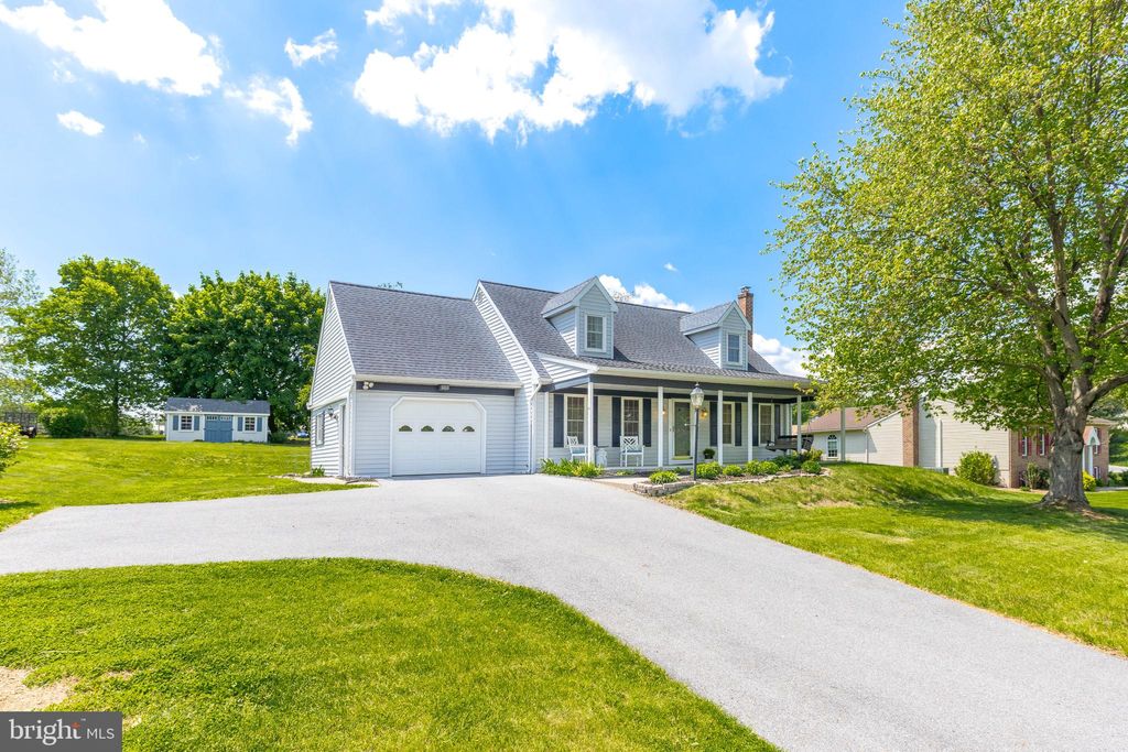 Photo of 462 Red Rose Drive, MANHEIM, PA 17545 (MLS # PALA2069324)