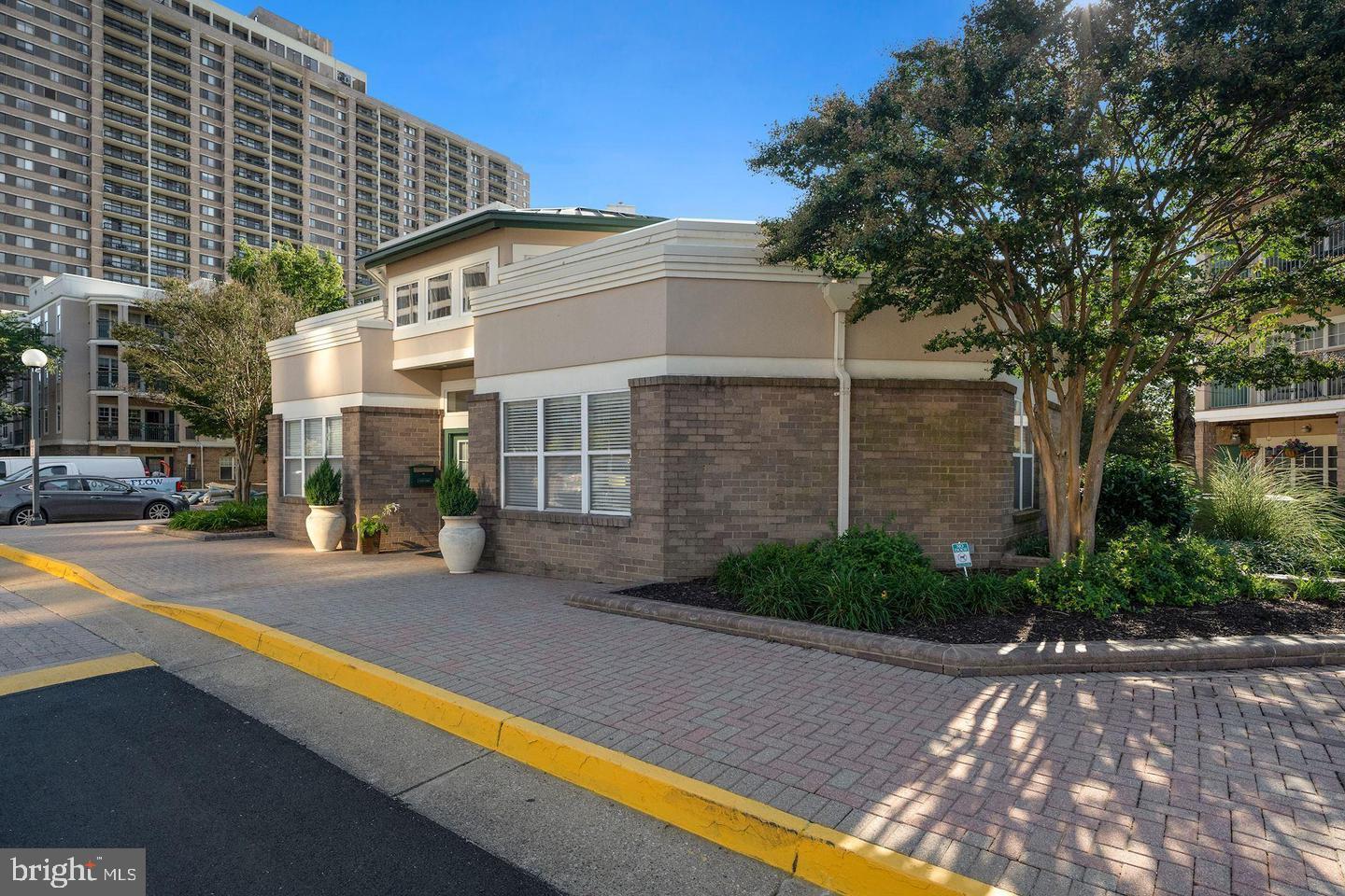 SAVOY PARK CONDOMINIUMS - Residential