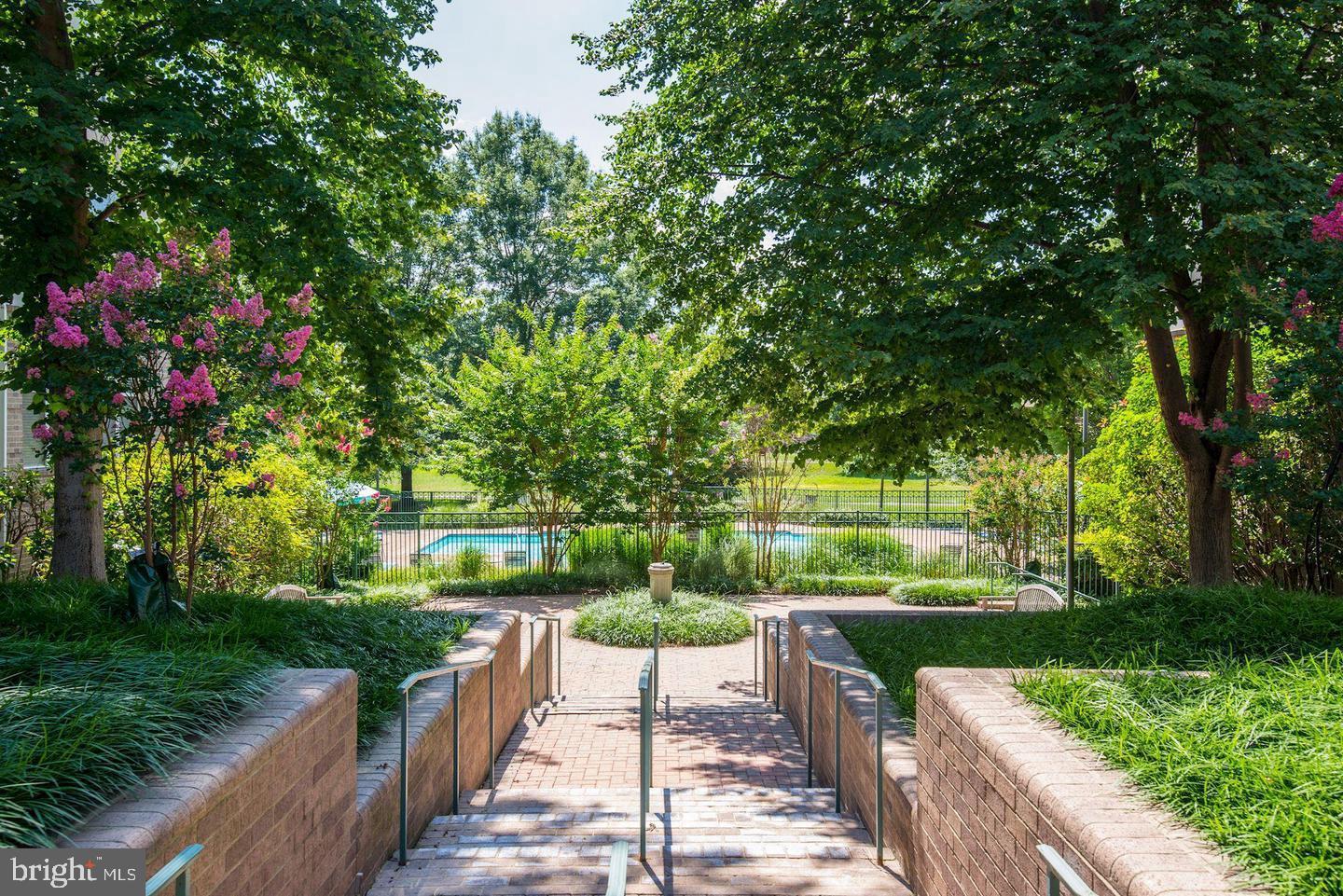 SAVOY PARK CONDOMINIUMS - Residential