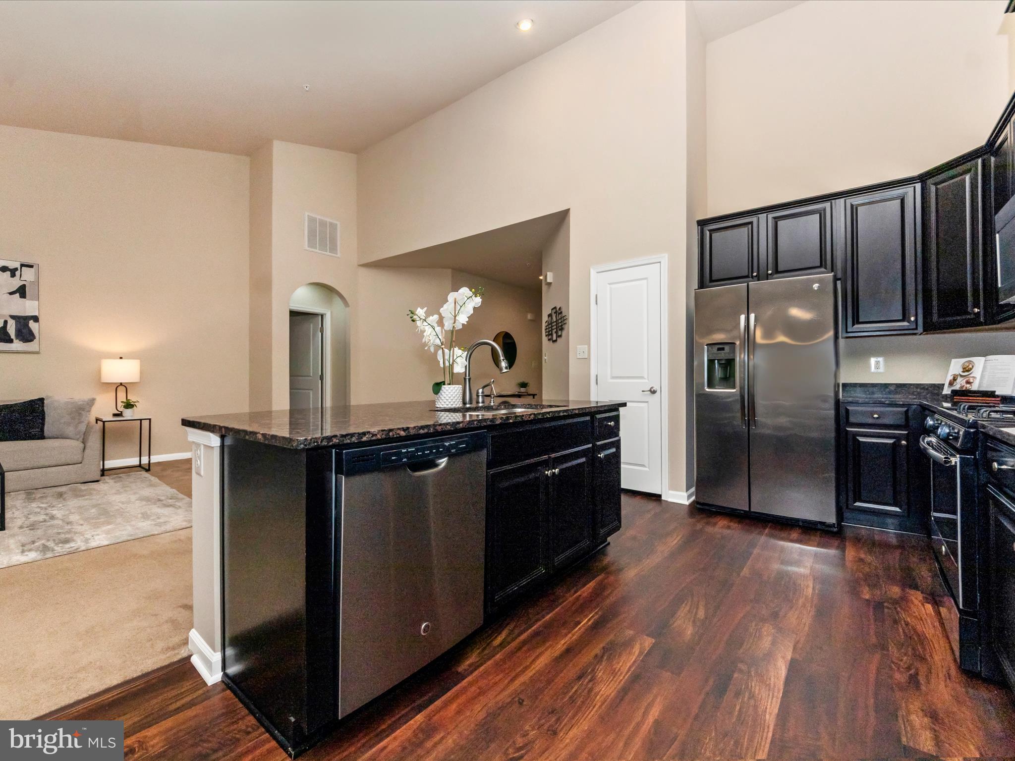 CENTRAL PARKE COLONIAL CHARLES - Residential