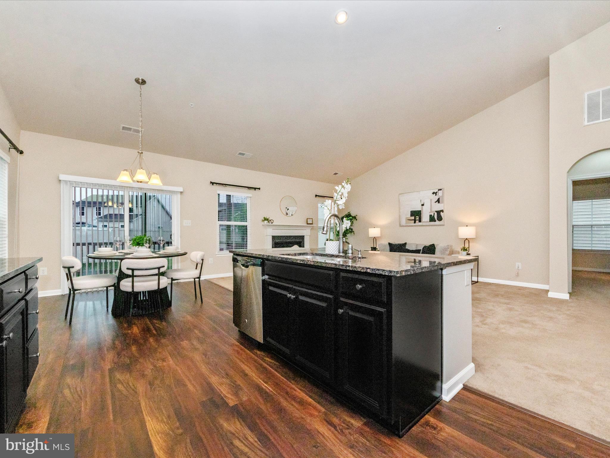 CENTRAL PARKE COLONIAL CHARLES - Residential