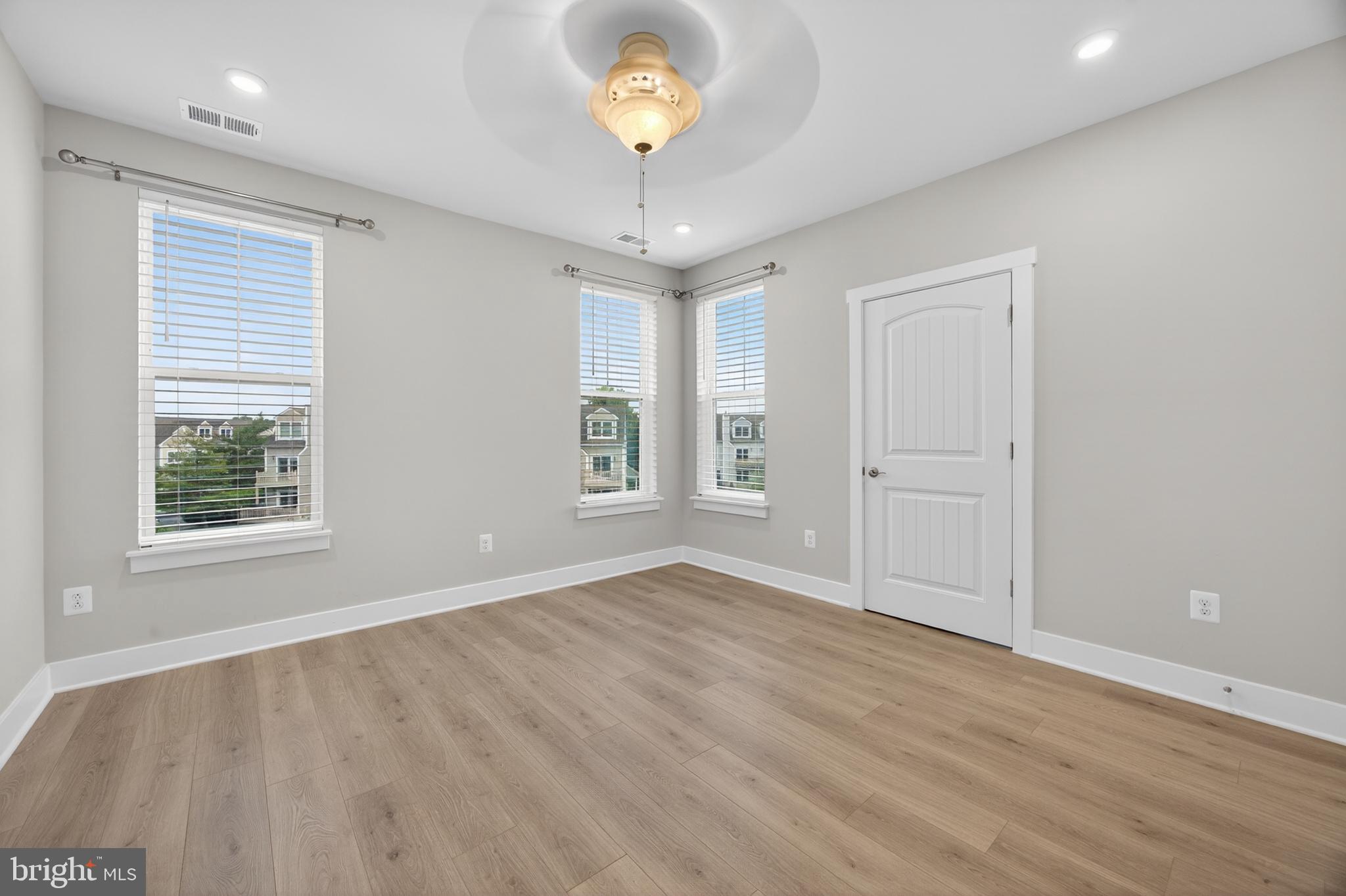 FOUR SEASONS AT KENT ISLAND - Residential
