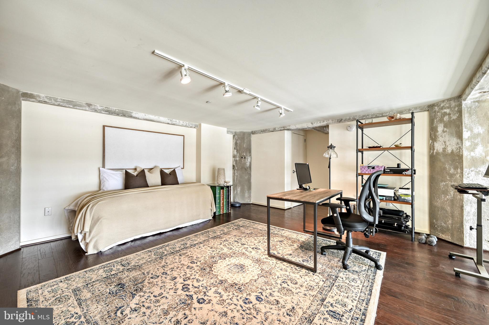 LOCUST POINT - Residential