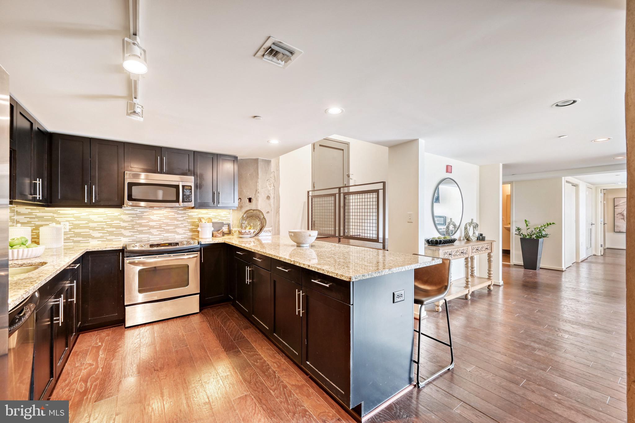 LOCUST POINT - Residential