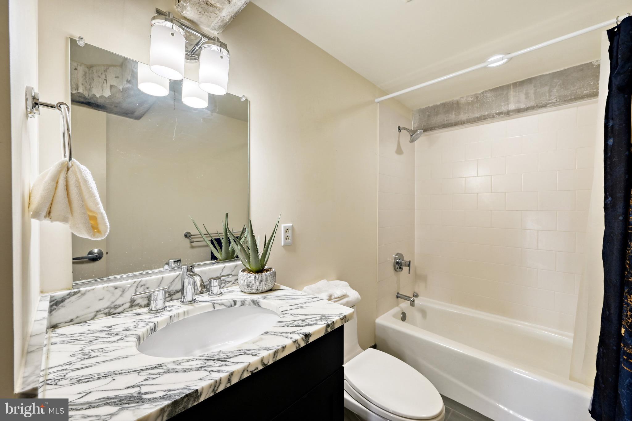 LOCUST POINT - Residential