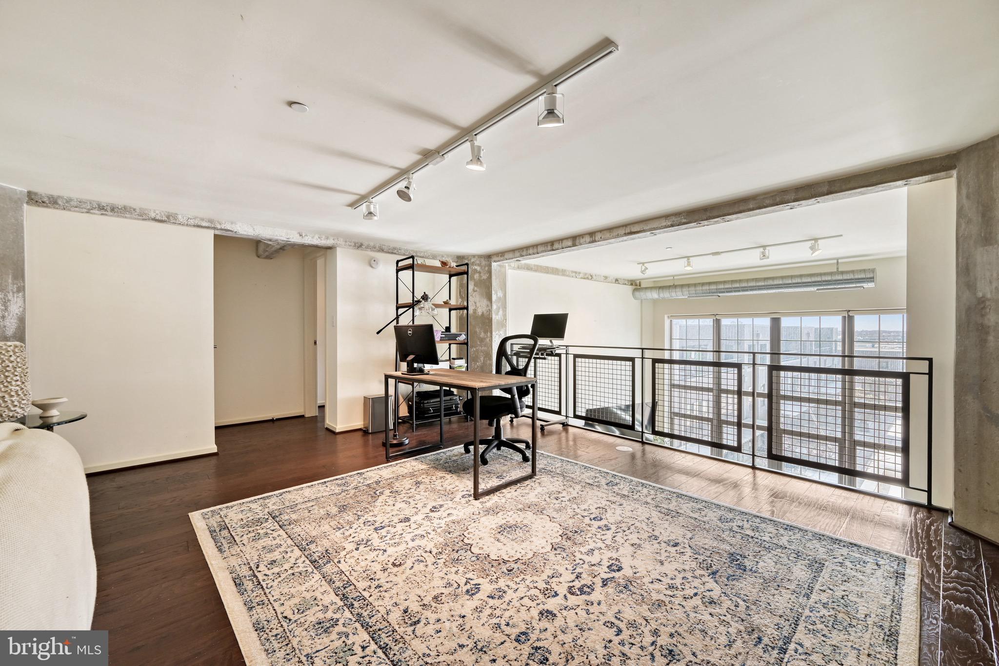 LOCUST POINT - Residential