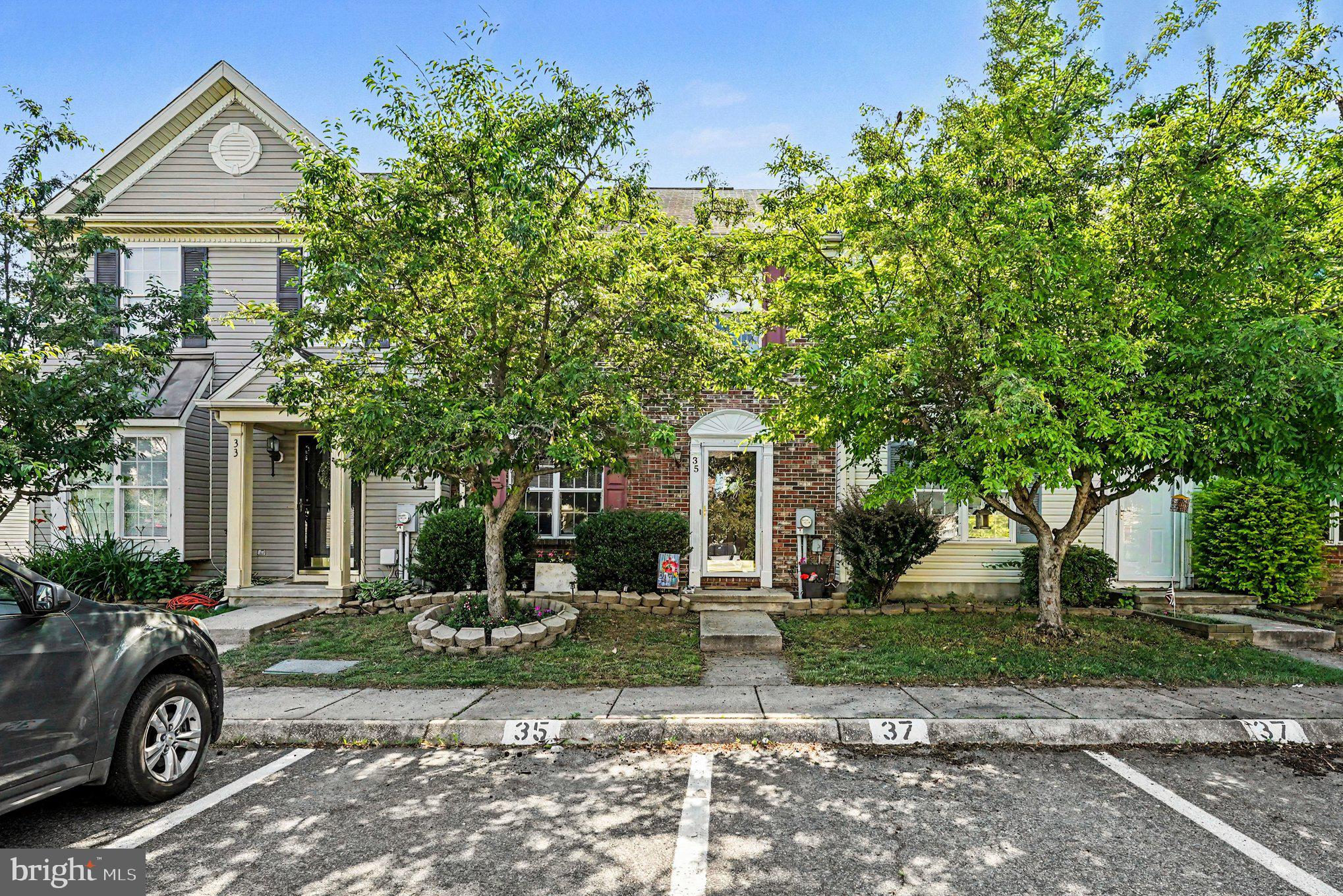 35 CHARTWELL COURT
