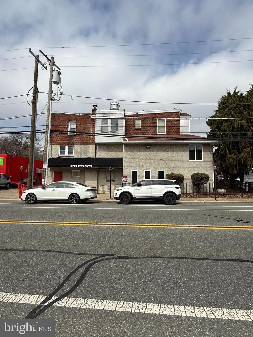 Turnkey investment opportunity! Two parcels (4638–4640 Kraydor) featuring a fully operational bar setup and additional seating. Ideal for owner-user or investor.  Sold AS-IS. Buyer responsible for due diligence (zoning, taxes). Strong income potential.