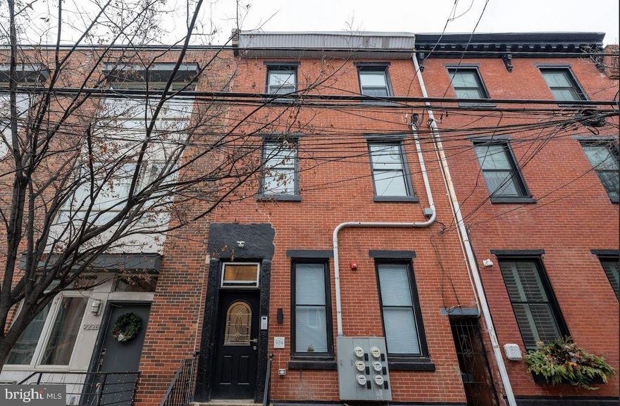 Welcome to 924 N 5th Street. This beautifully-designed apartment building presents a tremendous opportunity for multifamily real estate investment in Northern Liberties, Philadelphia. Three (3) two-bedroom apartments One bedroom apartment and a studio apartments —fully leased and occupied with spacious layouts commanding impressive rents. This property was fully renovated in 2023 with High end finishes and all desired amenities.

1st floor has two bi level 2 bedroom apartments. The rear apartment has access to a private backyard.

2nd floor has a big size one bedroom apartment at the rear and a beautiful studio in the front.

The third floor has a big sized two bedroom with two bathroom apartment.

The property has a Use permit and rental license for 5 units.