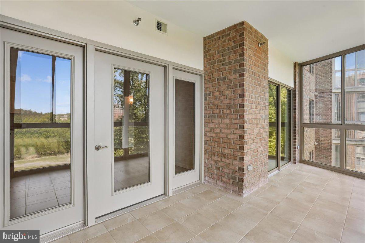 LEISURE WORLD - Residential