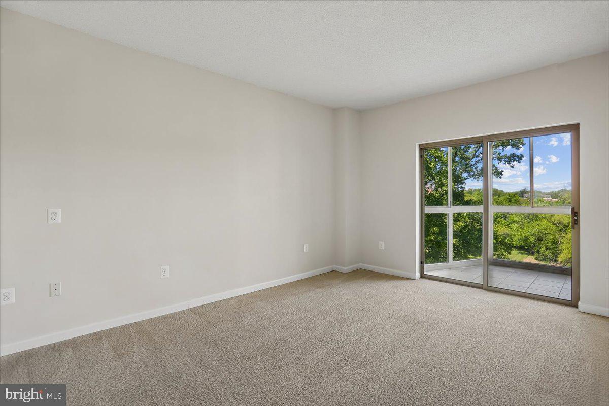 LEISURE WORLD - Residential