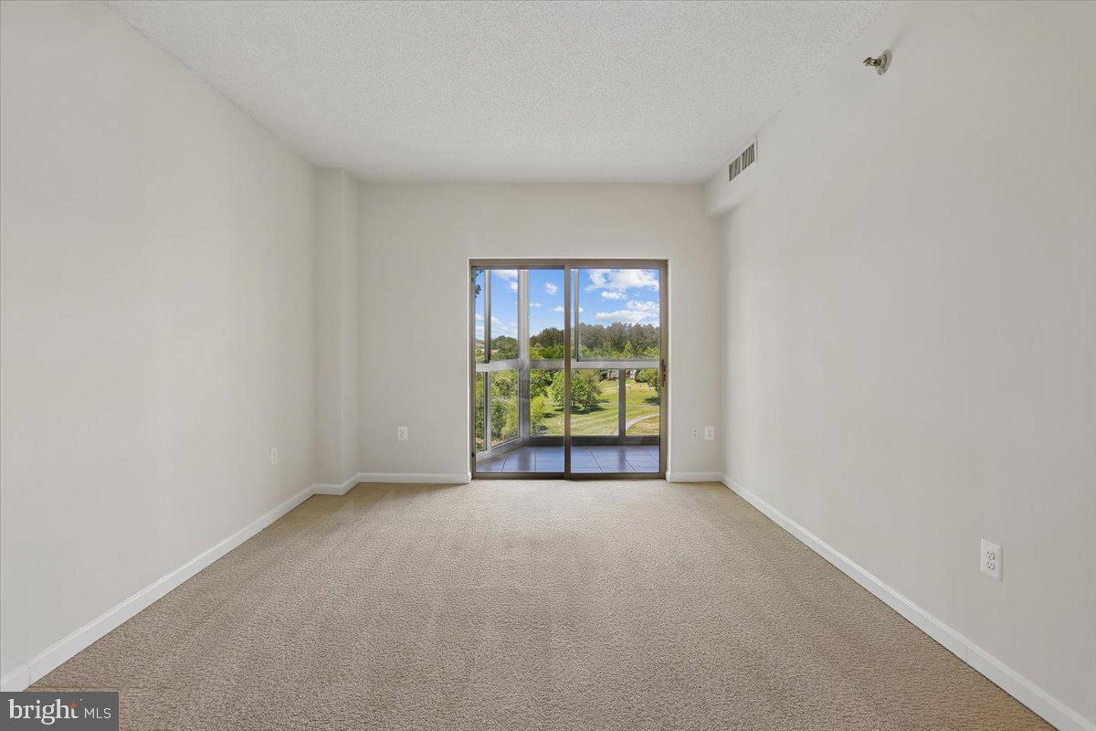 LEISURE WORLD - Residential