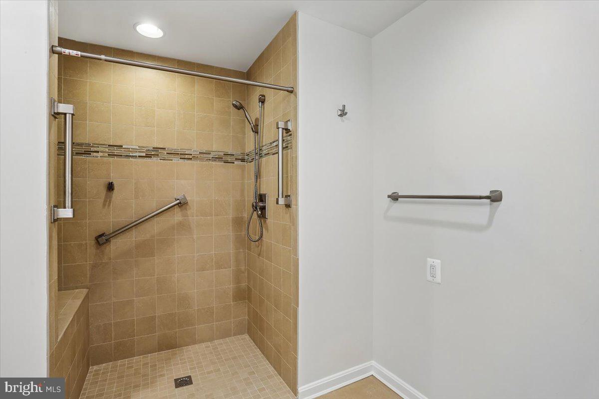 LEISURE WORLD - Residential