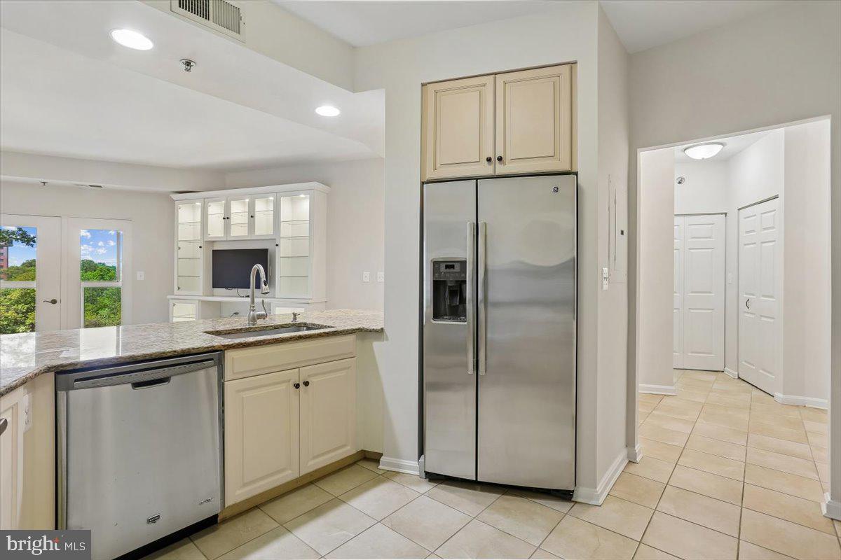 LEISURE WORLD - Residential