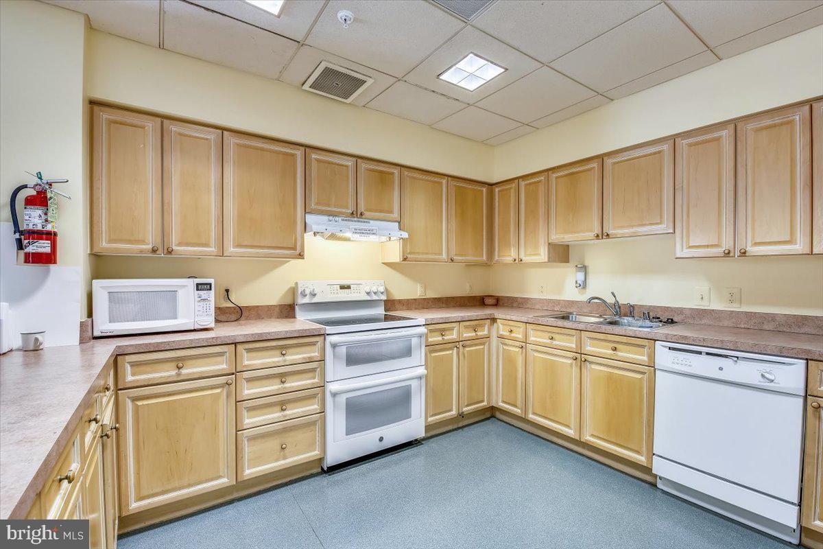 LEISURE WORLD - Residential