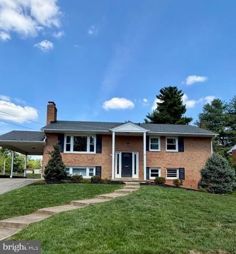 Photo of 7530 Fairwood Lane, FALLS CHURCH, VA 22046 (MLS # VAFX2306192)