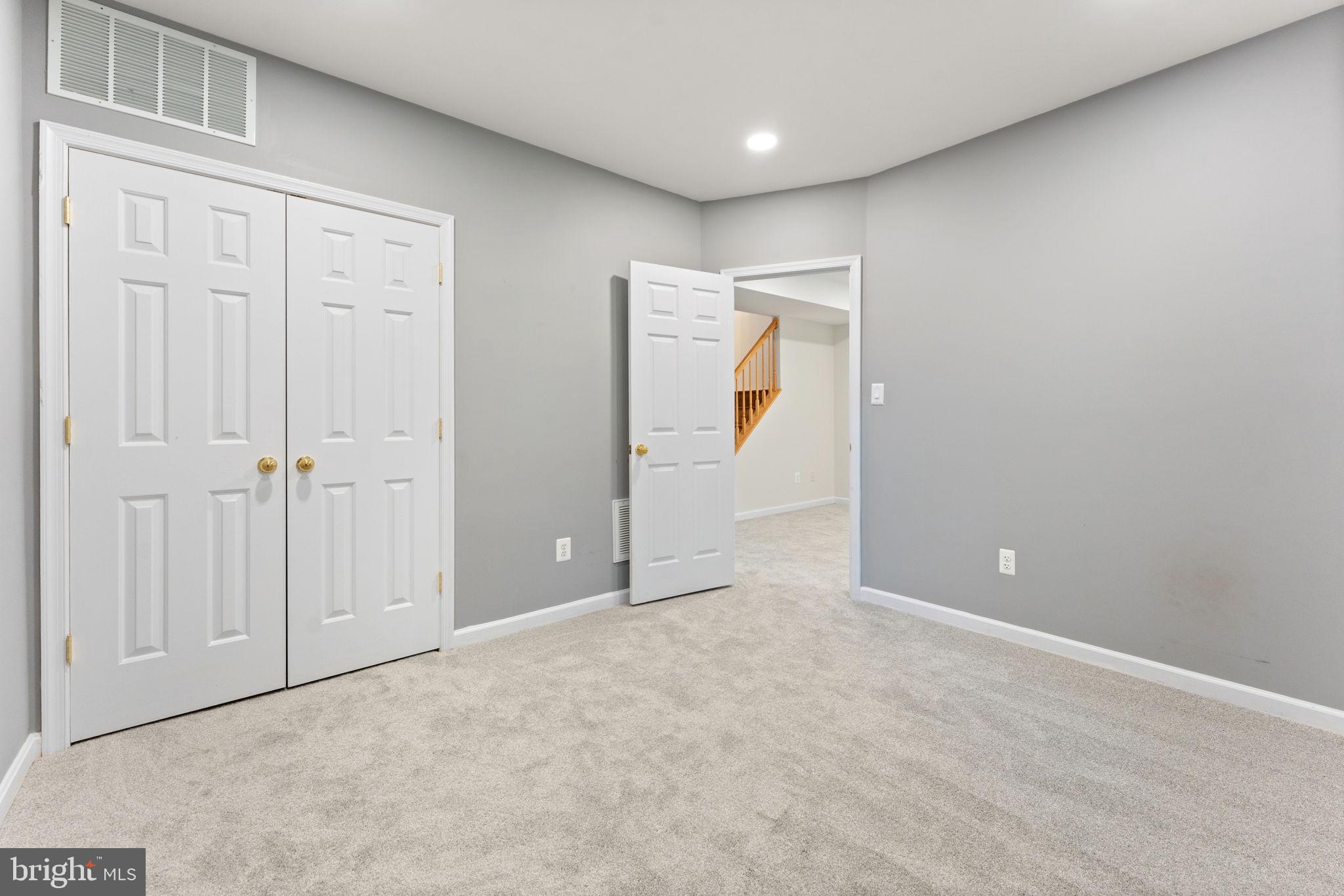 SOUTH RIDING - Residential Lease