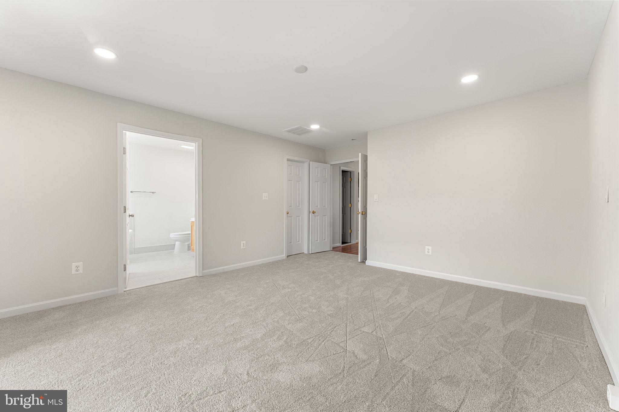 SOUTH RIDING - Residential Lease