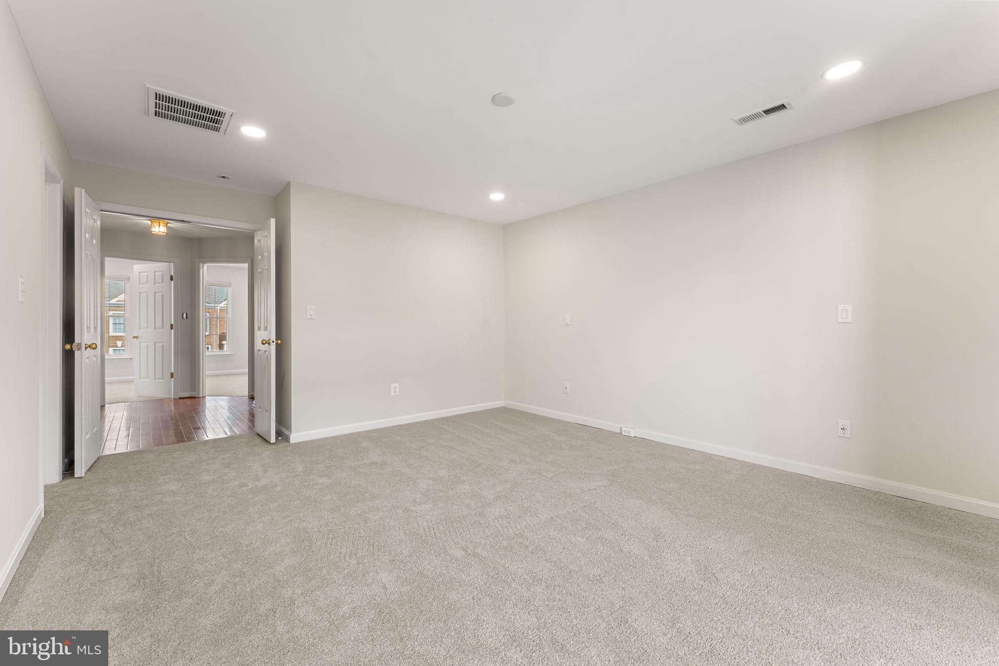 SOUTH RIDING - Residential Lease