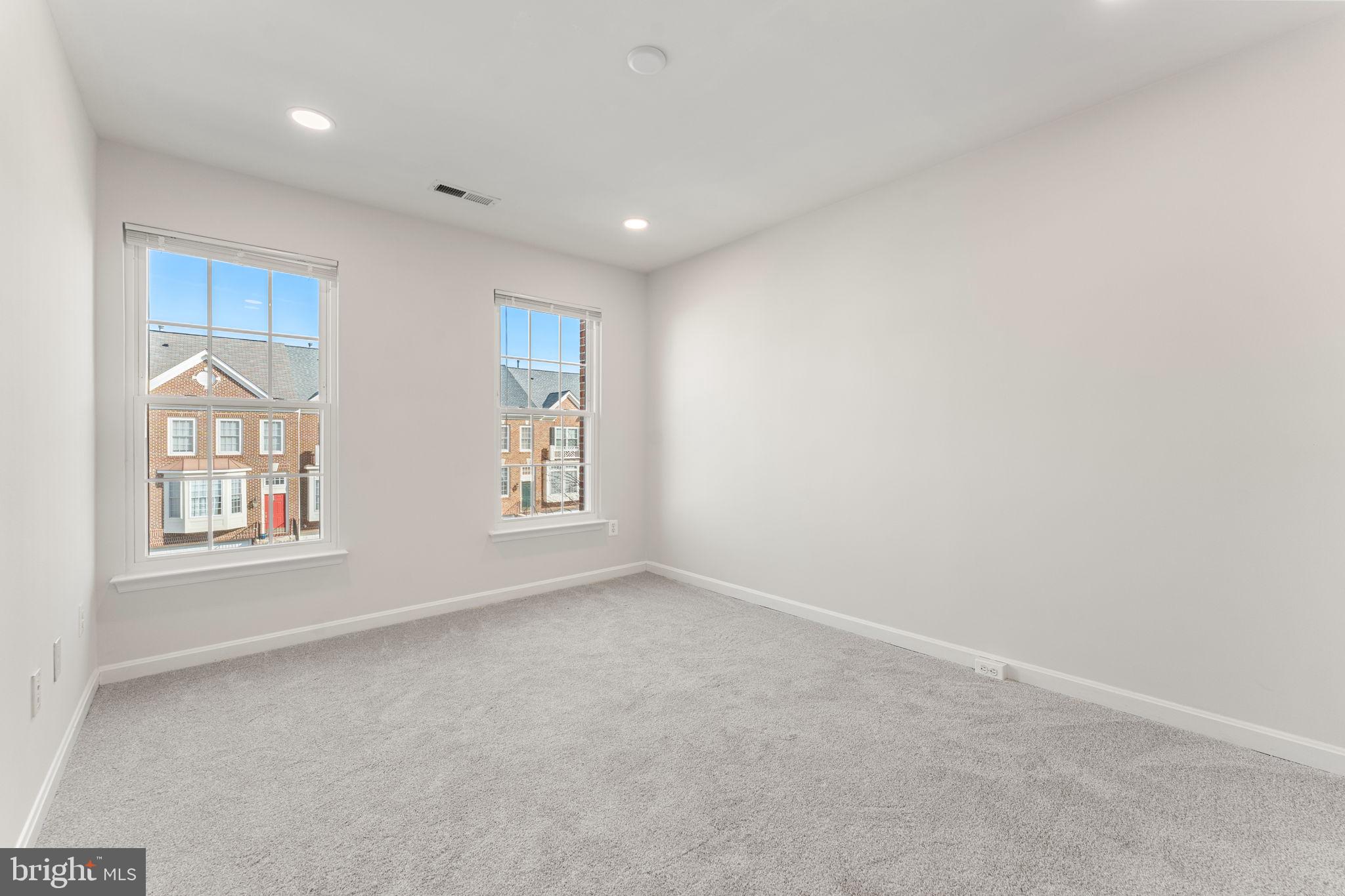 SOUTH RIDING - Residential Lease