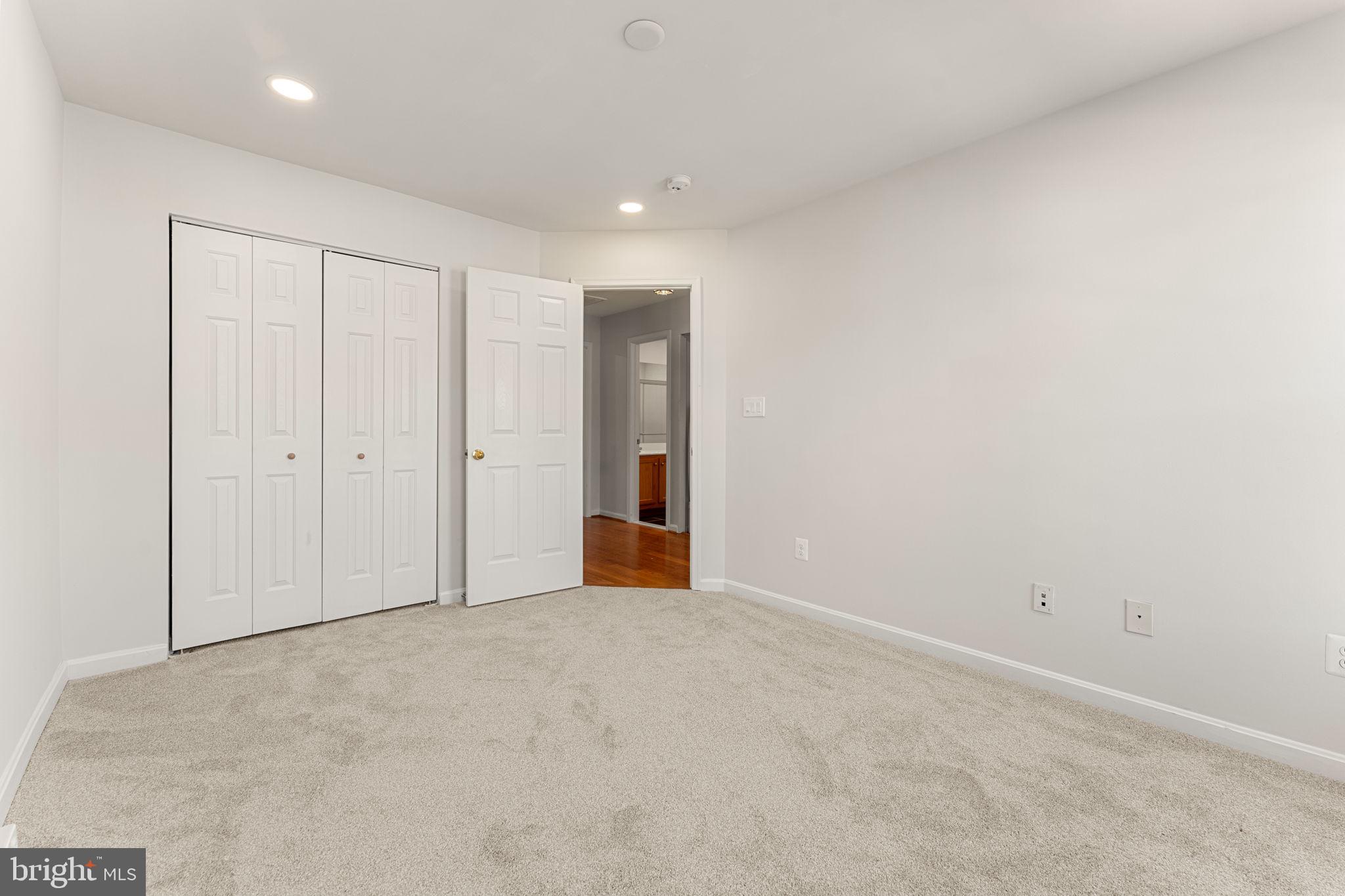 SOUTH RIDING - Residential Lease