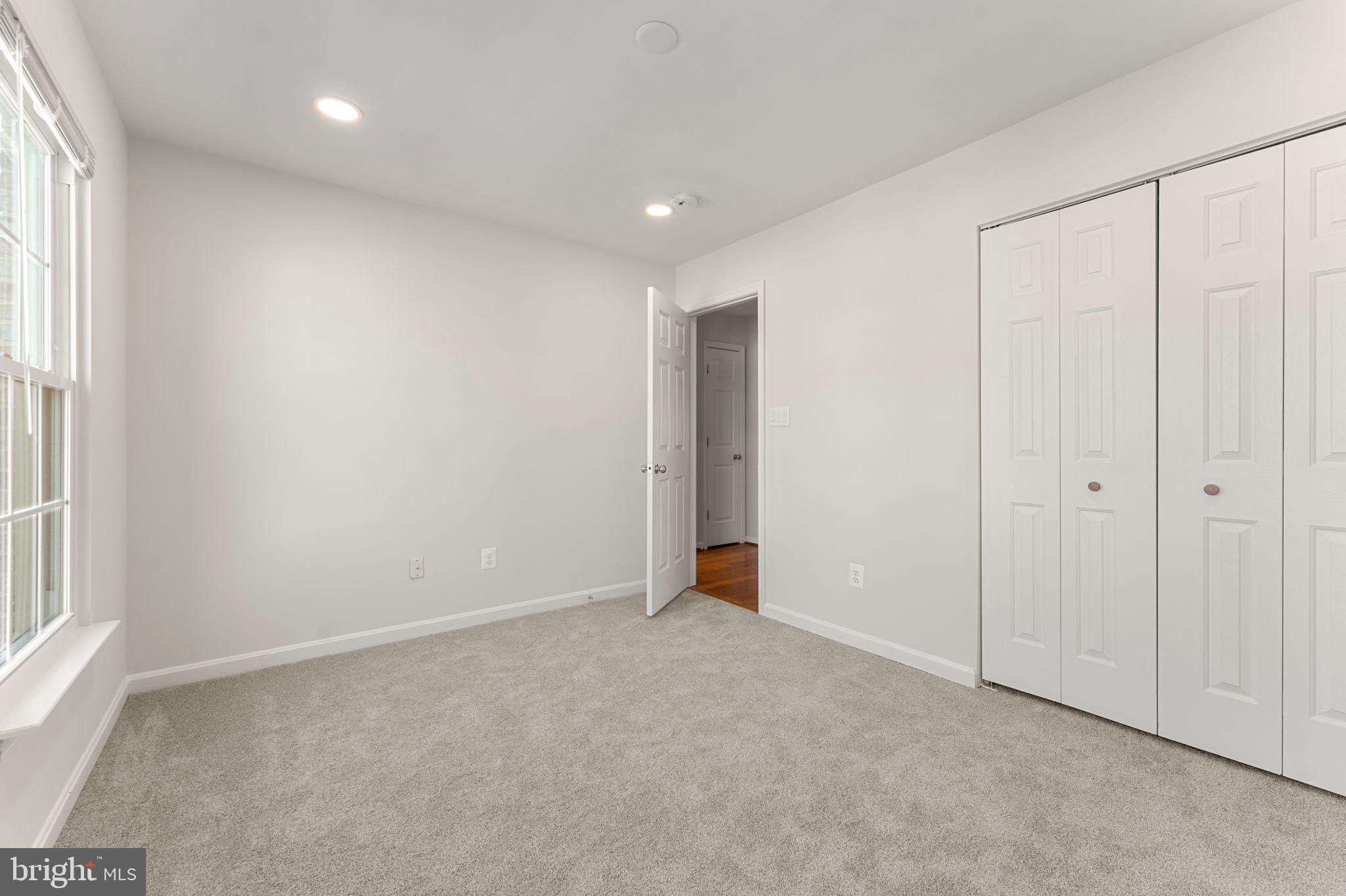 SOUTH RIDING - Residential Lease