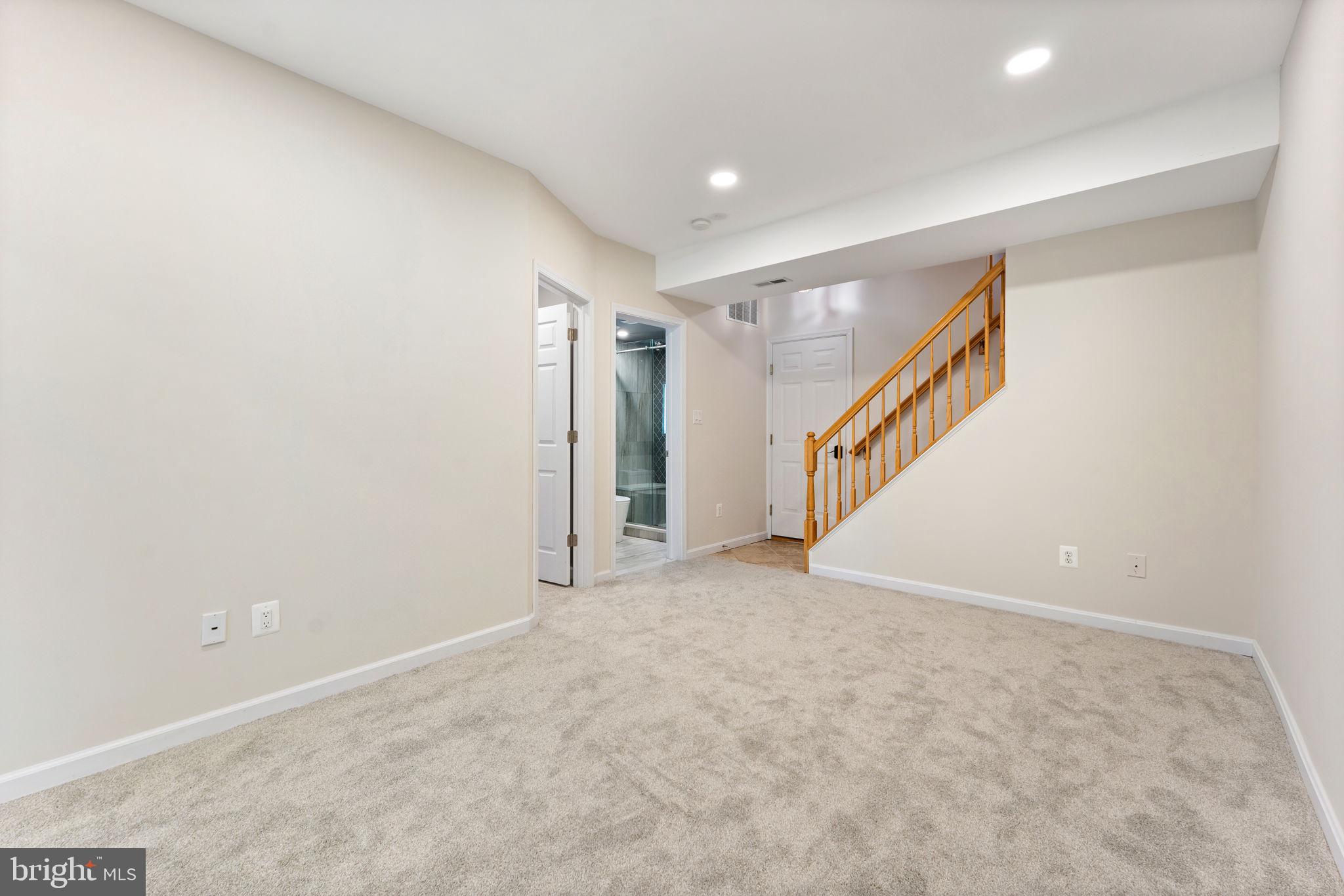 SOUTH RIDING - Residential Lease