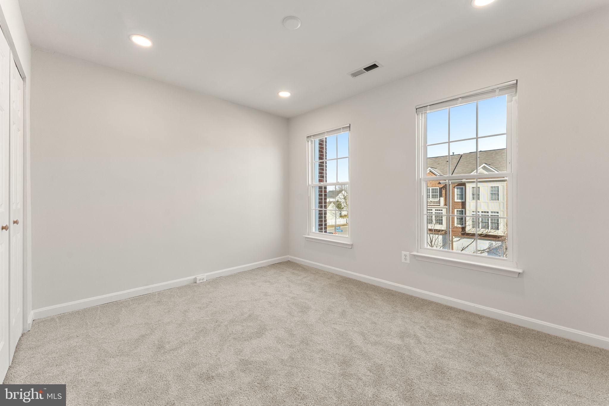 SOUTH RIDING - Residential Lease