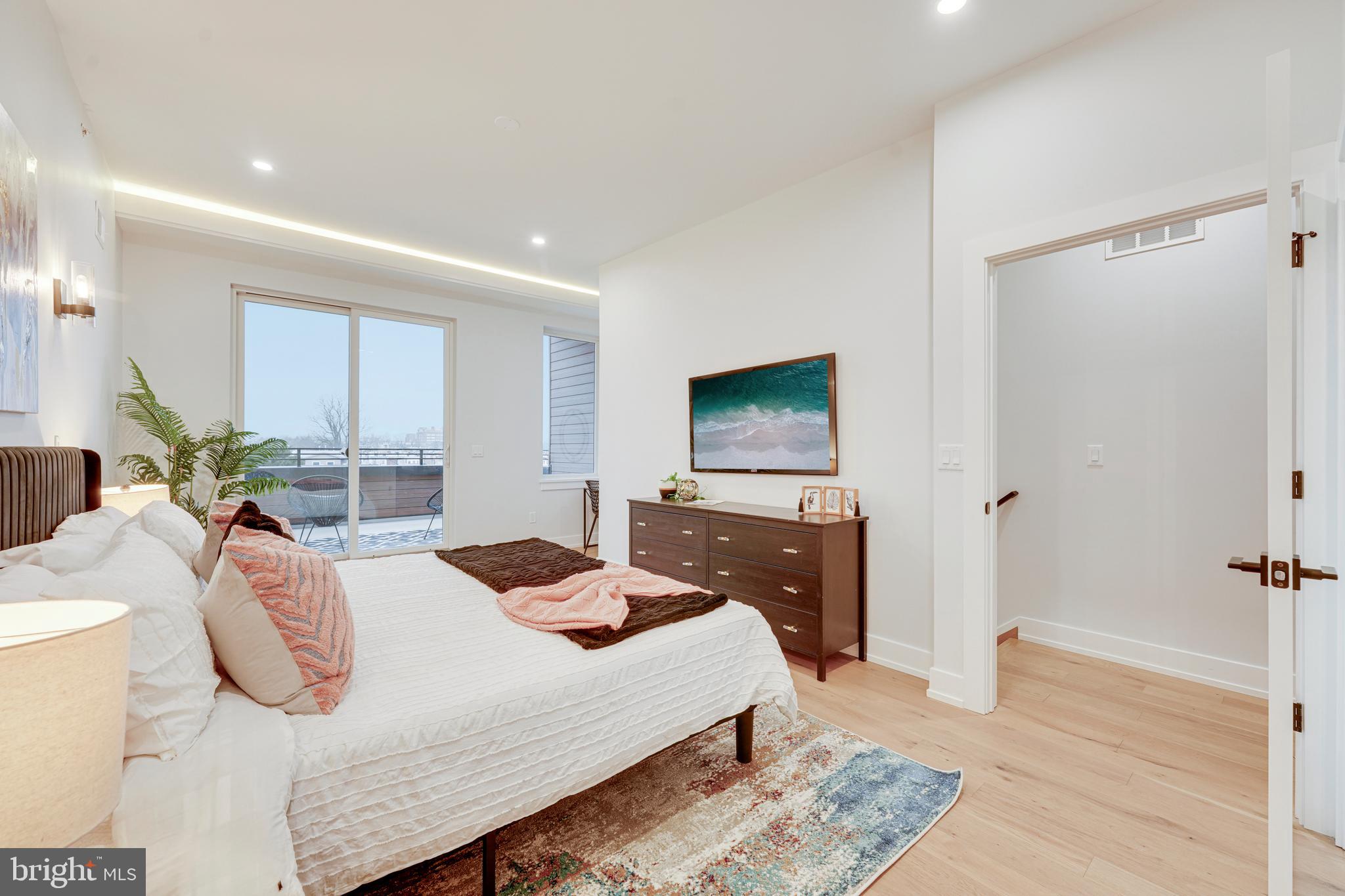 PORT RICHMOND - Residential