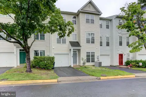 2504 Logan Wood Drive, Herndon, VA MLS: VAFX2325396