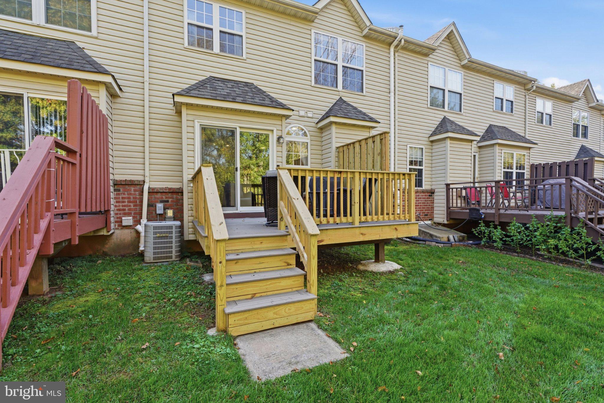 108 WILLIAMSBURG WAY
