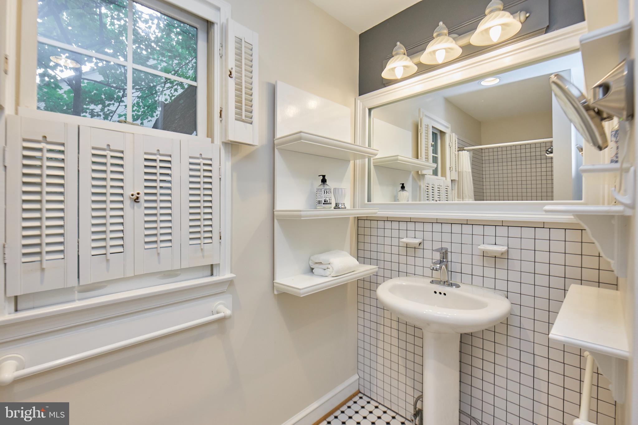 COUNTRY CLUB GROVE - Residential