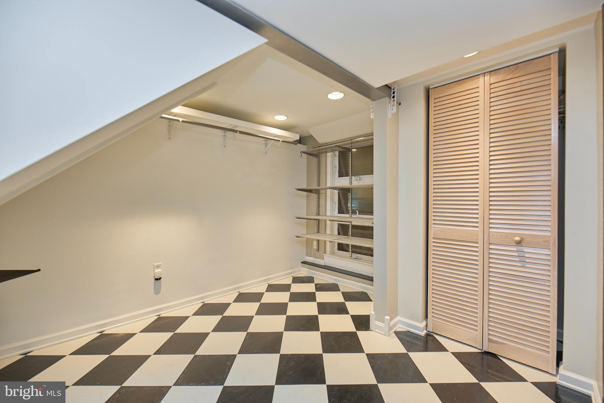 COUNTRY CLUB GROVE - Residential