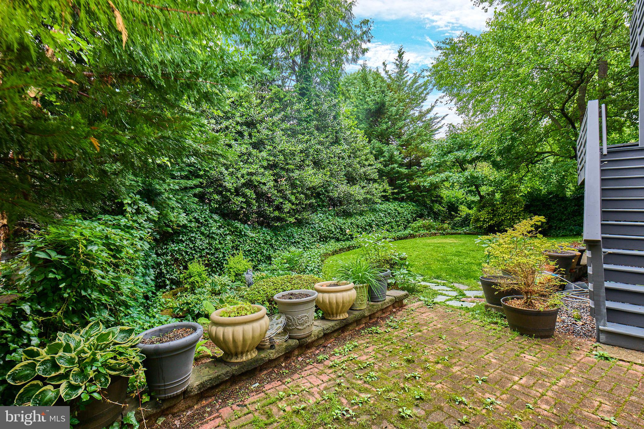 COUNTRY CLUB GROVE - Residential