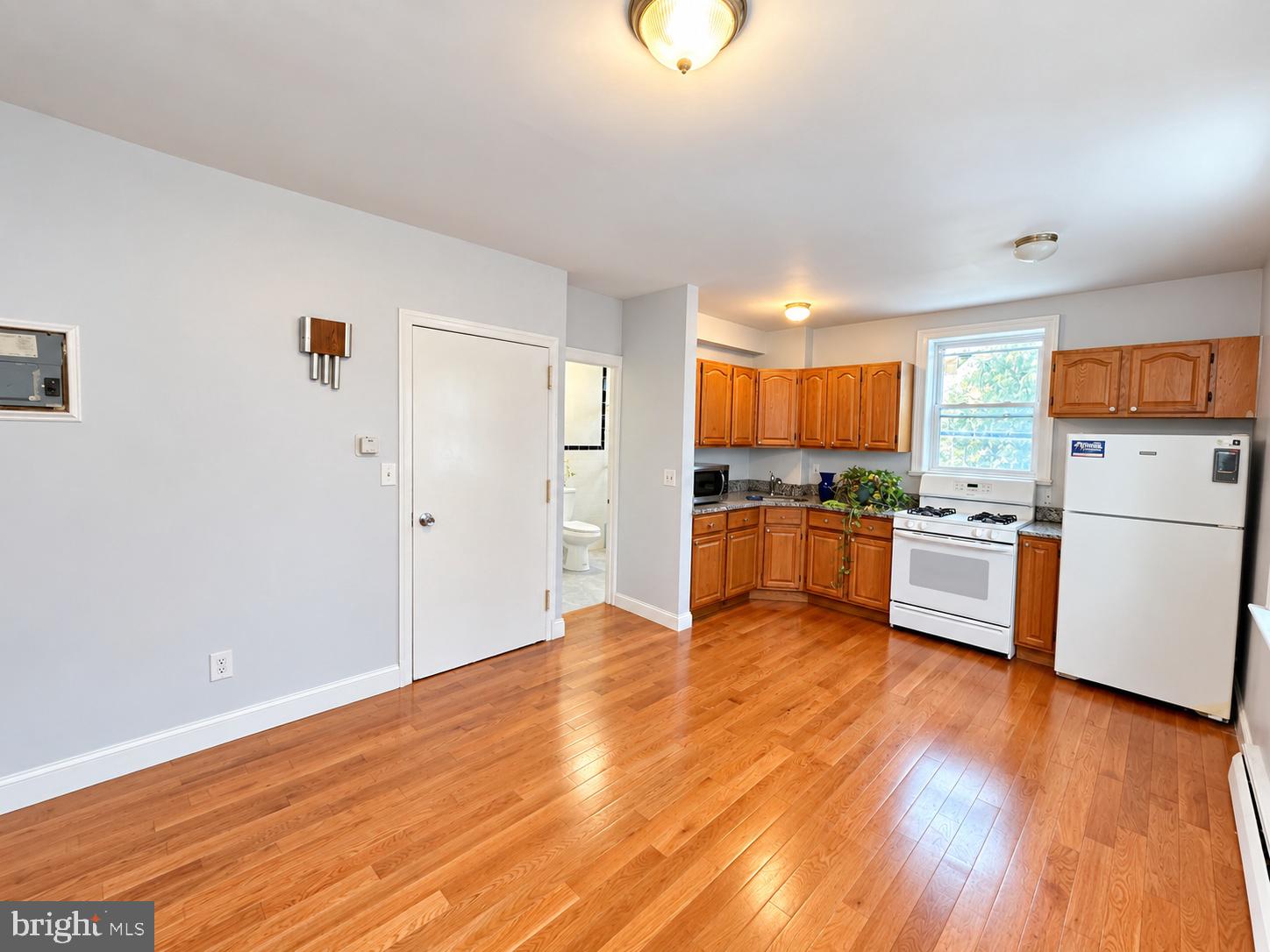 912 RIDGE AVENUE 2