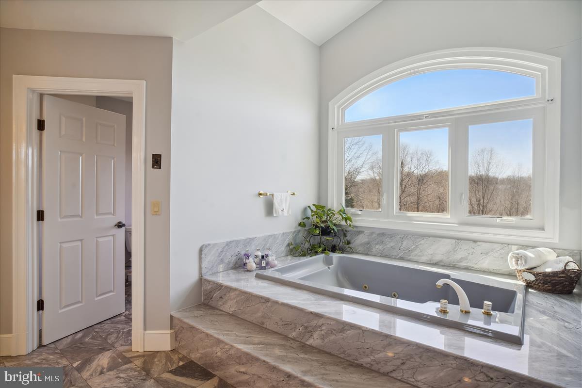 SADDLE RIDGE - Residential