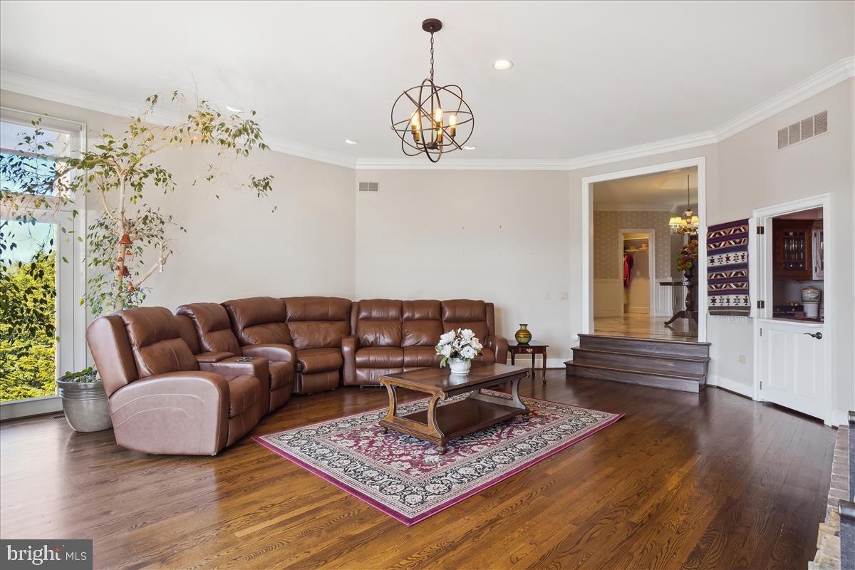 SADDLE RIDGE - Residential