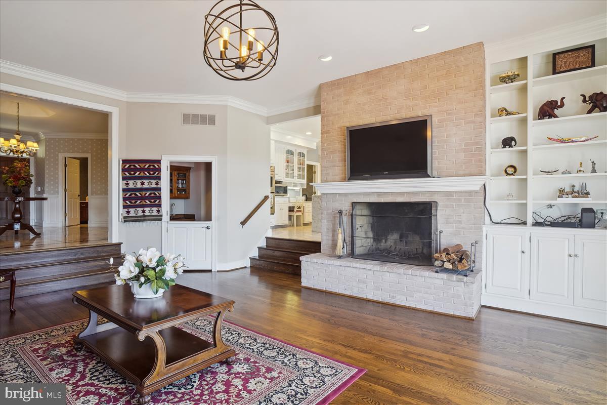 SADDLE RIDGE - Residential