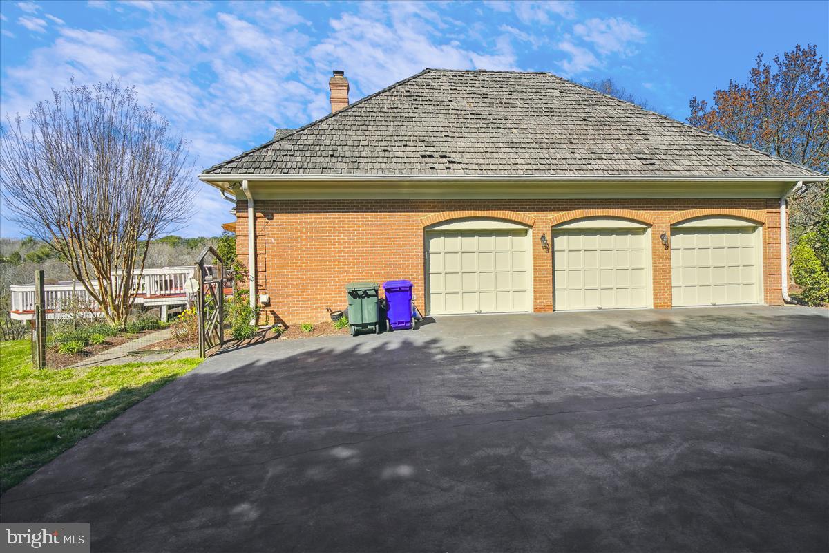 SADDLE RIDGE - Residential