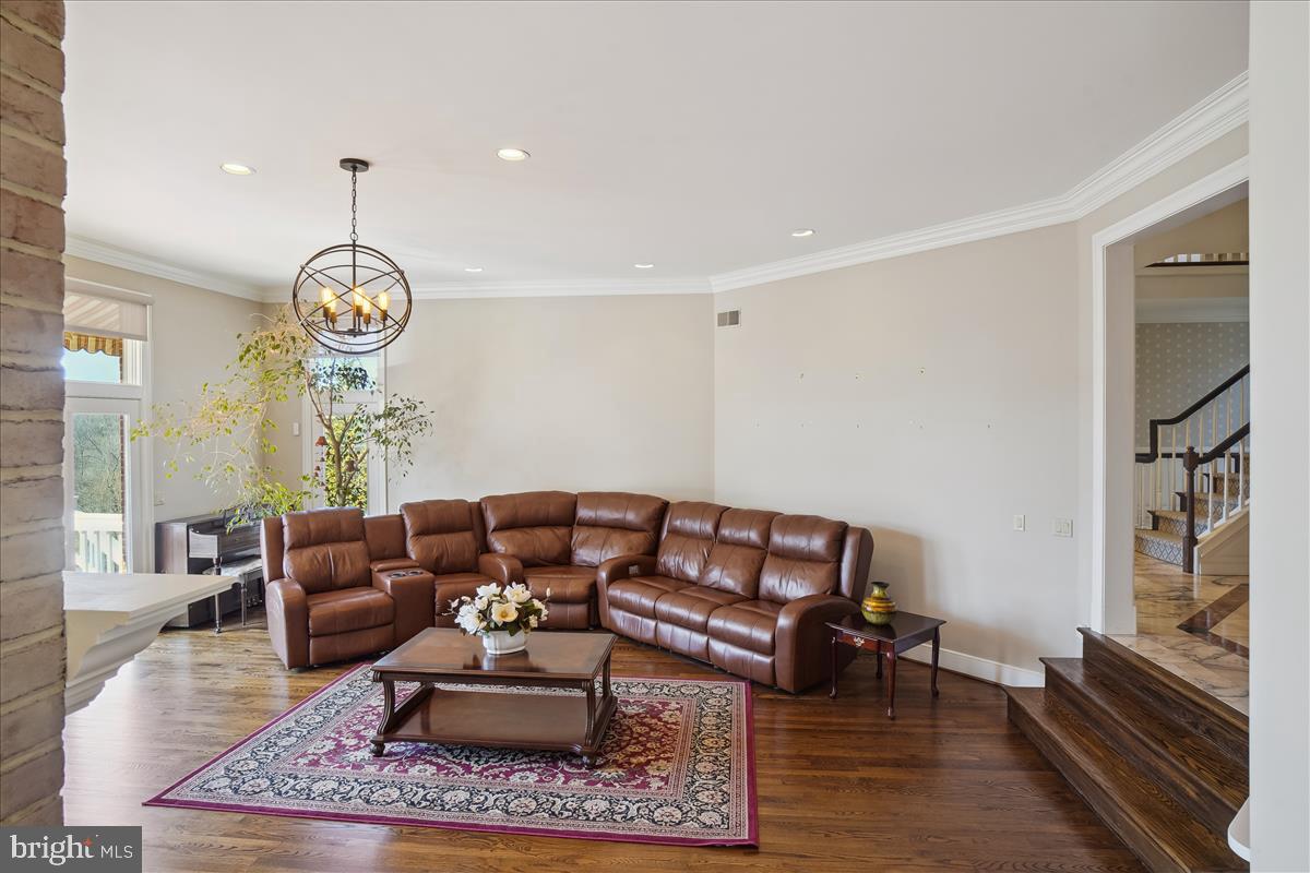 SADDLE RIDGE - Residential