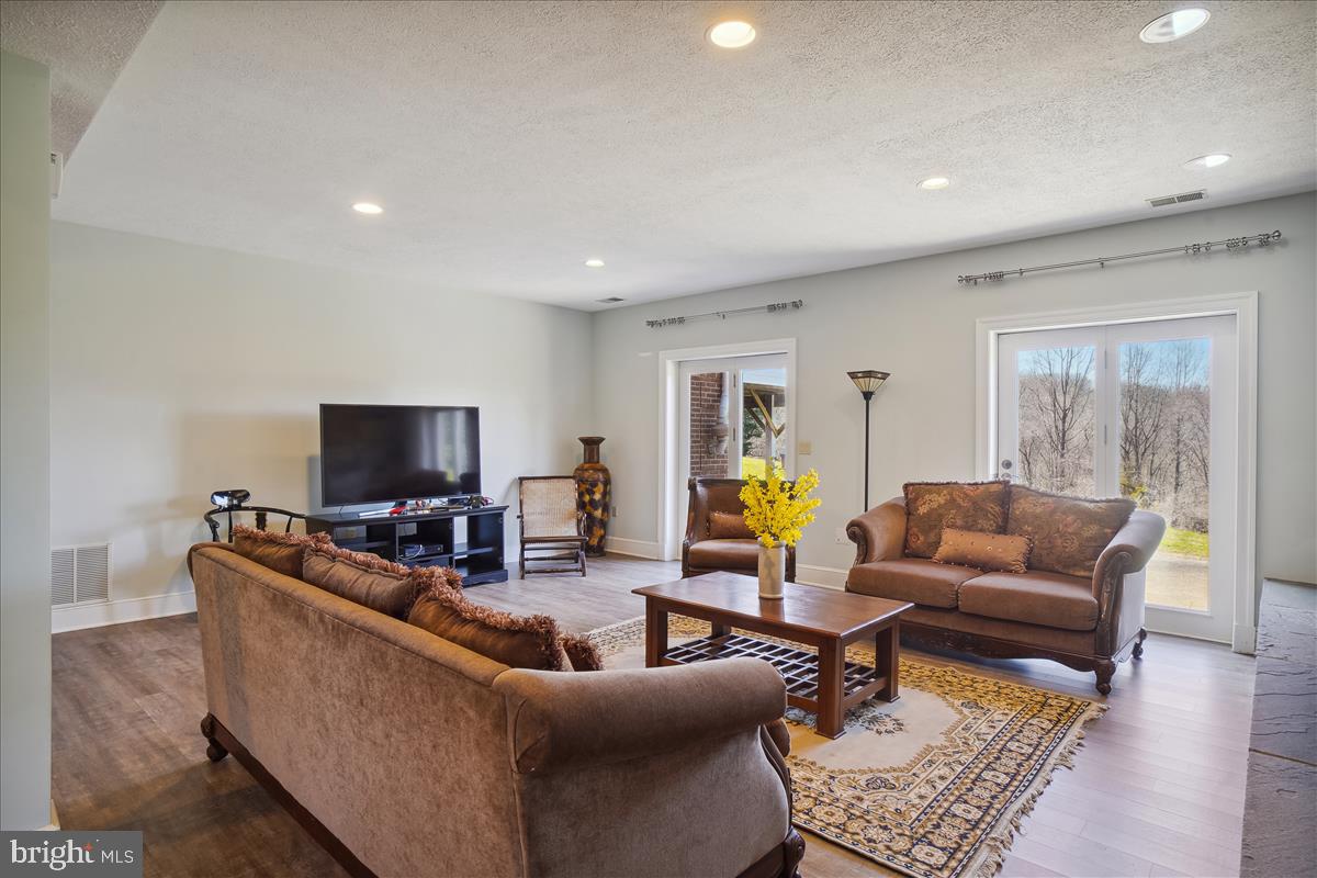 SADDLE RIDGE - Residential