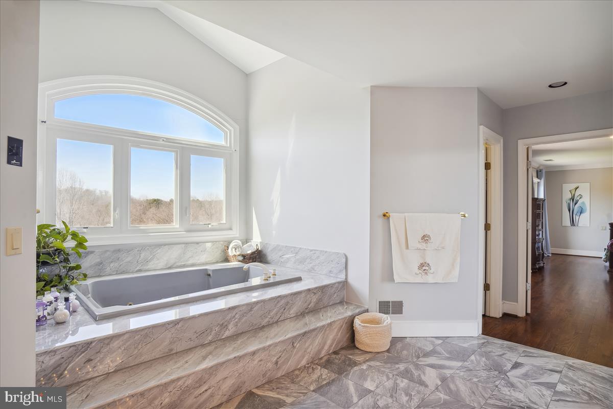SADDLE RIDGE - Residential