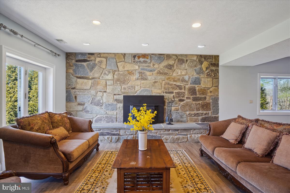 SADDLE RIDGE - Residential