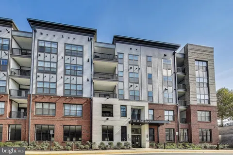 104 Saint Ives Place Unit 202, Oxon Hill, MD MLS: MDPG2177350