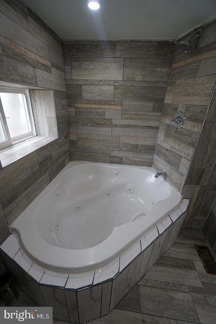 CROYDON MANOR - Residential