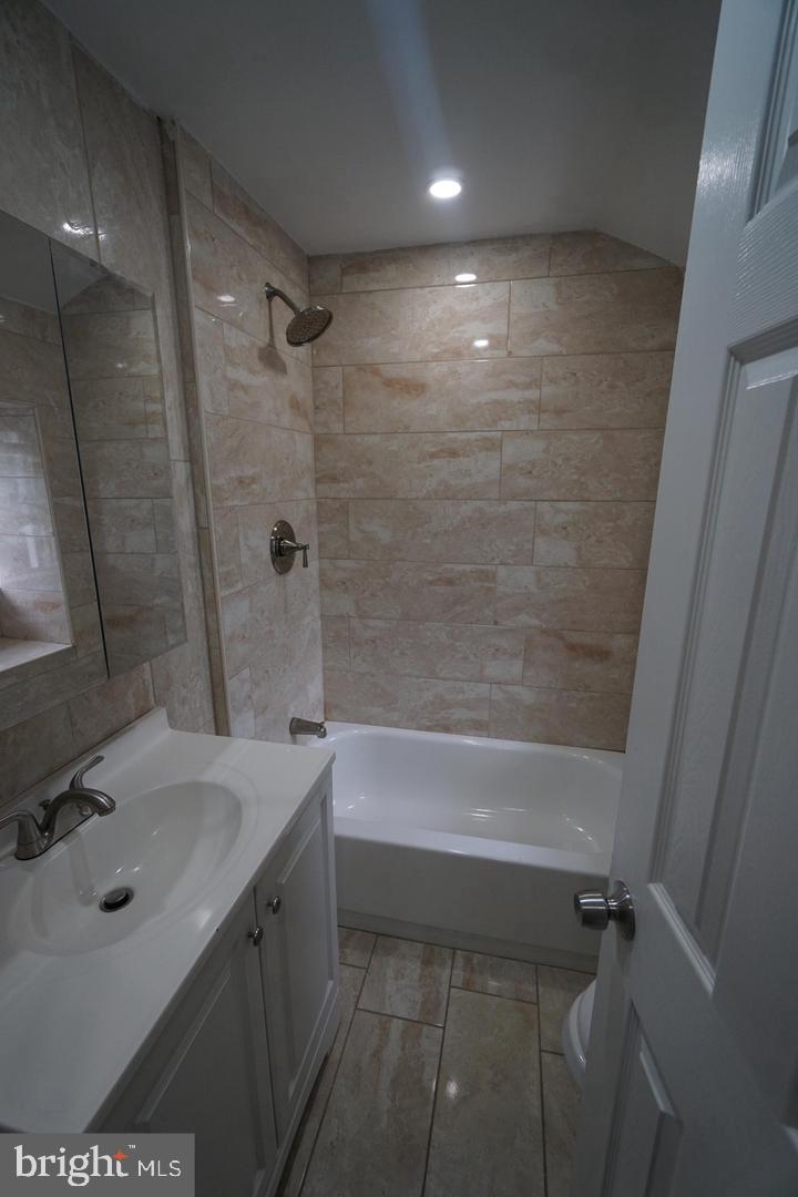 CROYDON MANOR - Residential