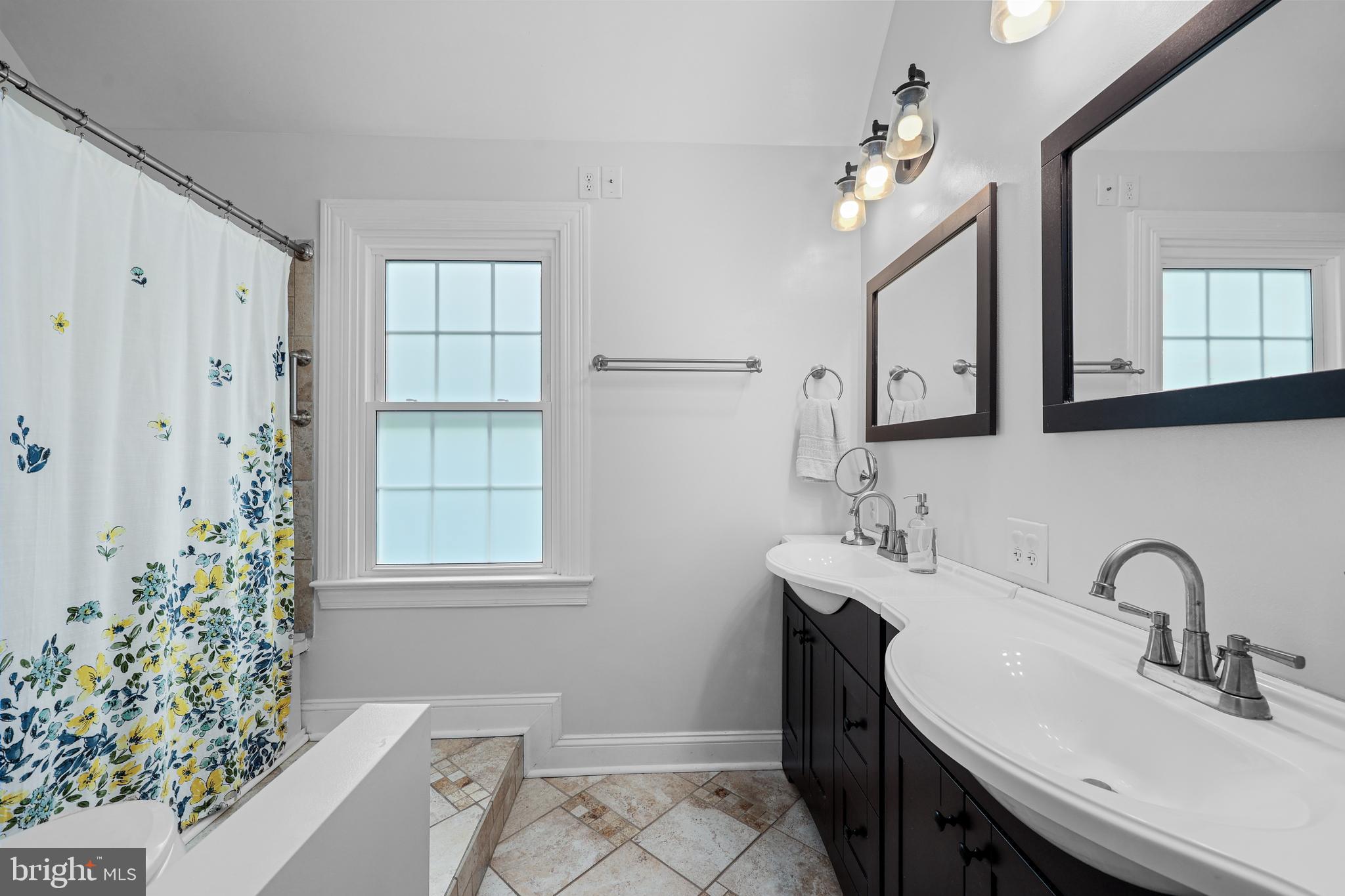 ADDISON HEIGHTS - Residential