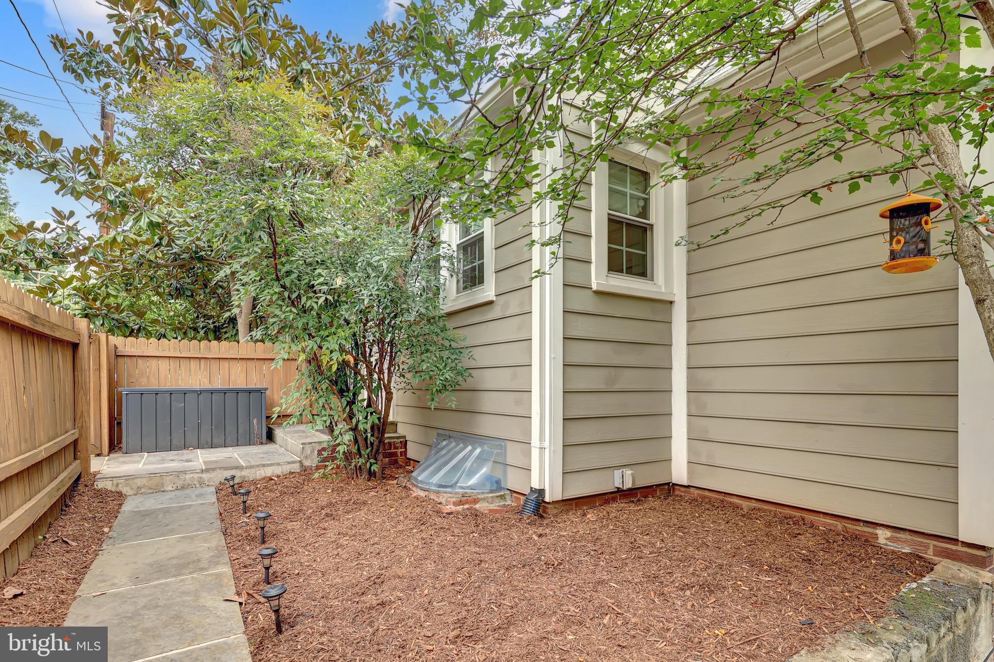 ADDISON HEIGHTS - Residential