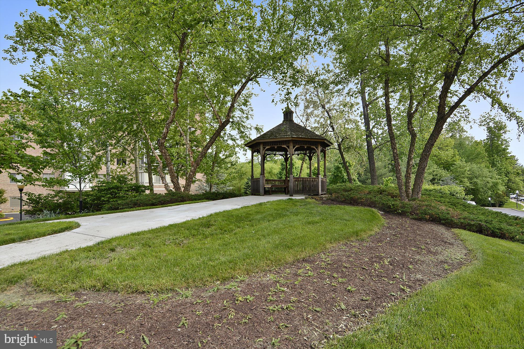 LEISURE WORLD - Residential