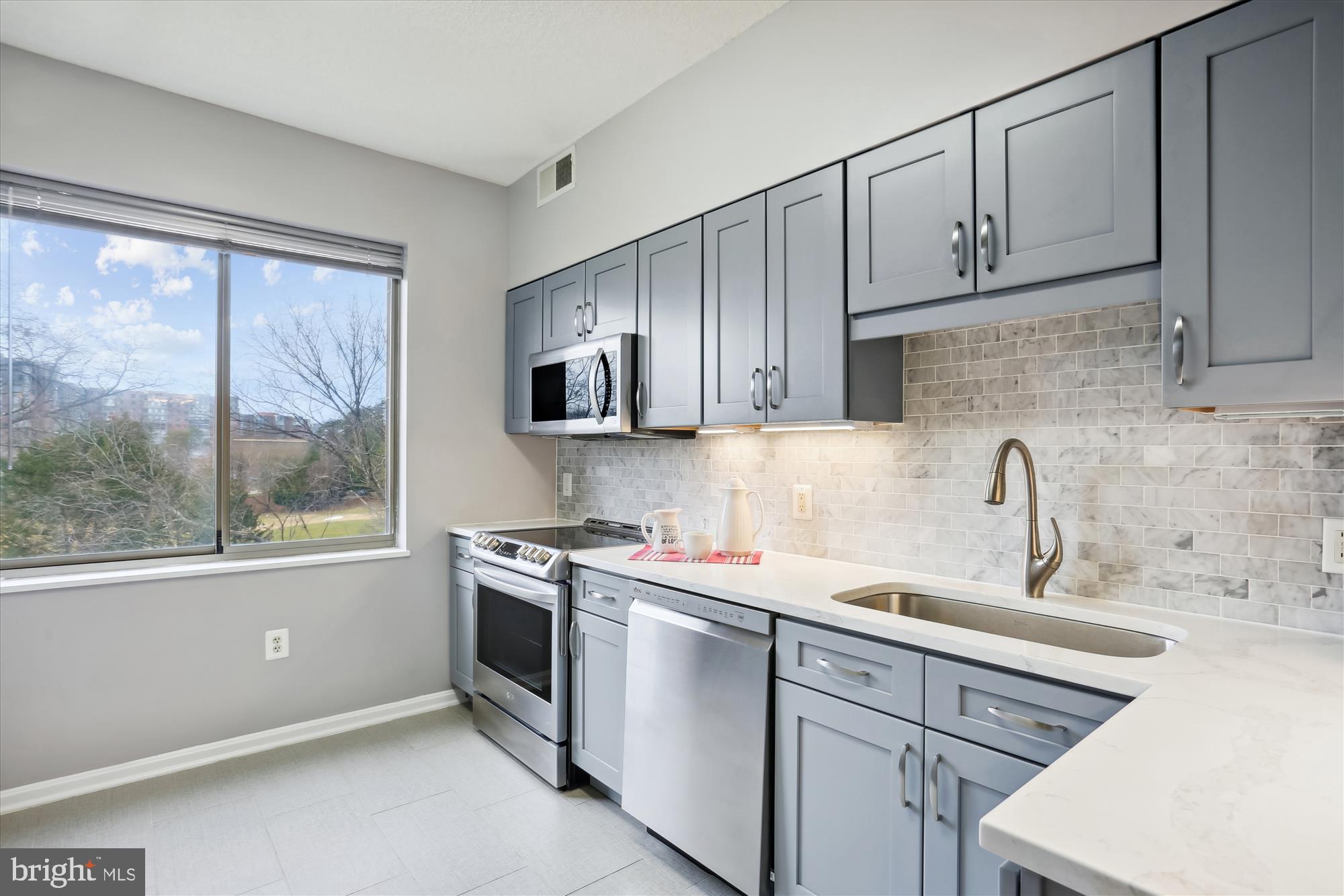 LEISURE WORLD - Residential